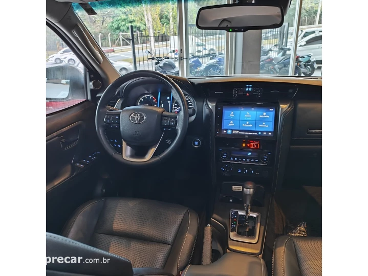 HILUX SW4 2.8 D-4D TURBO DIESEL SRX 7L 4X4 AUTOMÁTICO