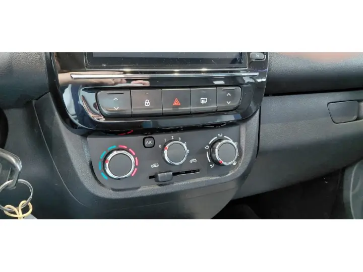 KWID 1.0 12V SCE FLEX INTENSE MANUAL