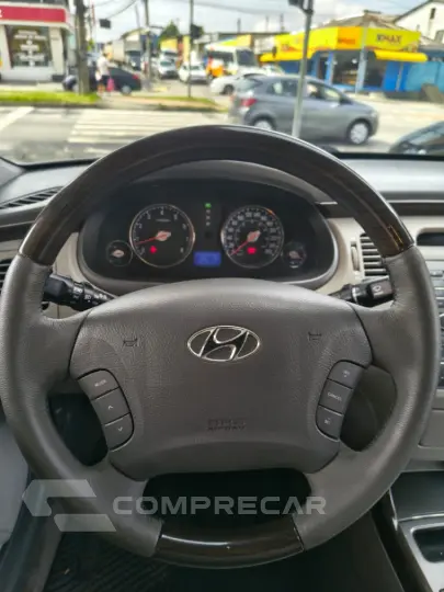 AZERA 3.3 MPFI GLS Sedan V6 24V