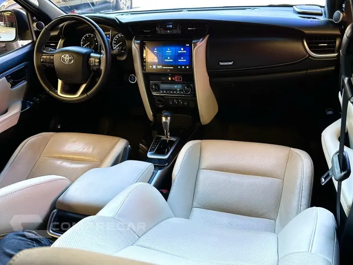 HILUX SW4 2.8 D-4D TURBO DIESEL DIAMOND 7L 4X4 AUTOMÁTICO