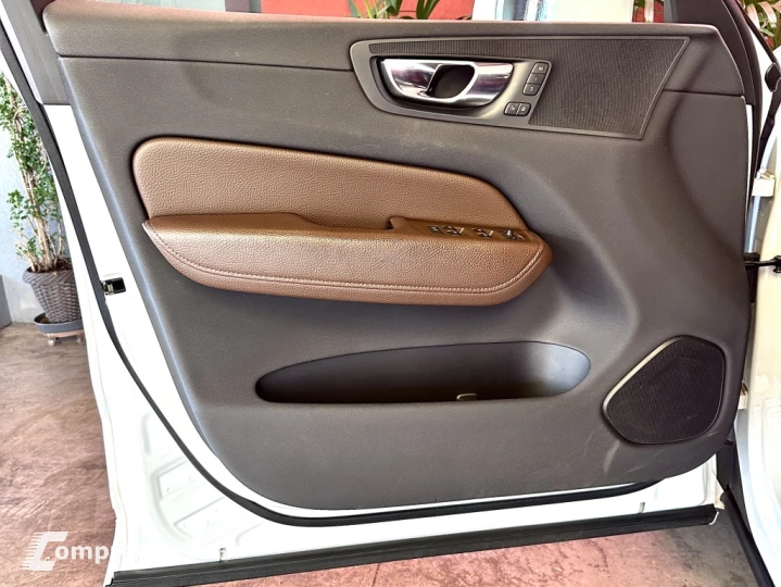 XC60 2.0 T8 HYBRID MOMENTUM AWD GEARTRONIC