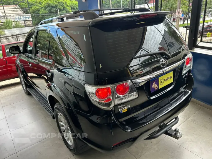 Hilux SW4 SRV D4-D 4x4 3.0 TDI Dies. Aut