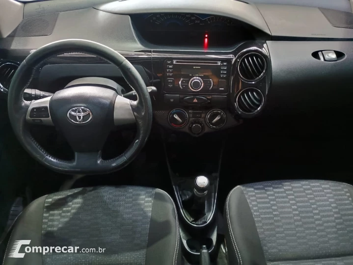 Etios Cross 1.0