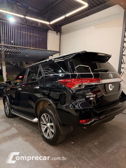 HILUX SW4 2.8 D-4d Turbo SRX 7L 4X4