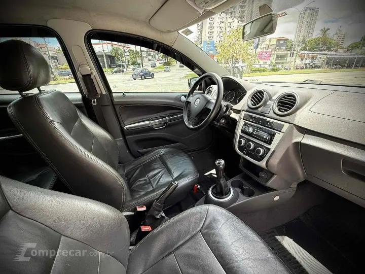 VOYAGE 1.0 MI 8V FLEX 4P MANUAL