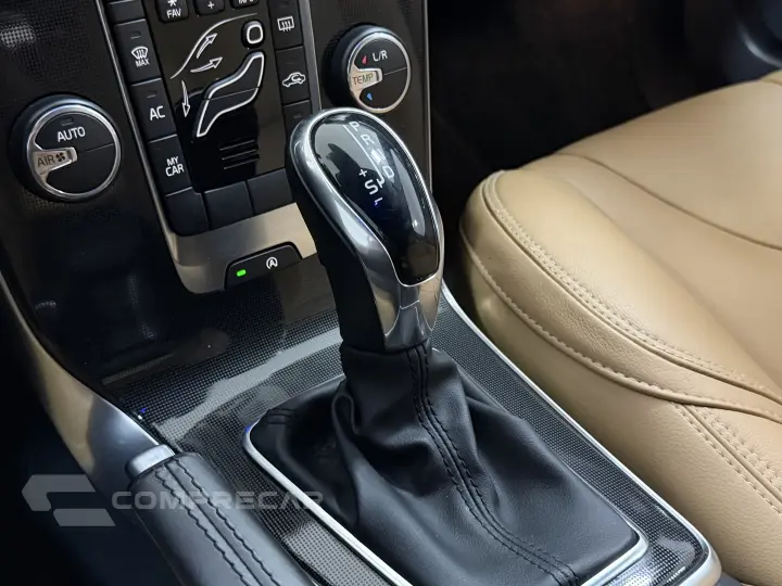 V40 2.0 T4 MOMENTUM GASOLINA 4P AUTOMÁTICO