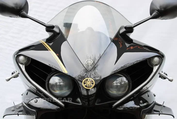 YAMAHA YZF R1