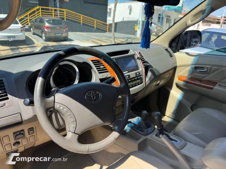 Hilux SW4 SRV D4-D 4x4 3.0 TDI Dies. Aut