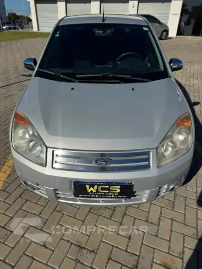 Fiesta Class sedan 1.6 Completo