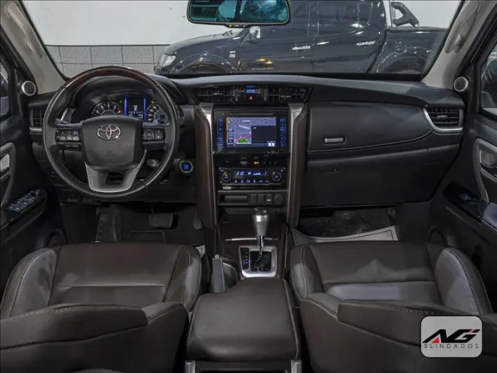 HILUX SW4 2.7 SRV 7 Lugares 4X2 16V