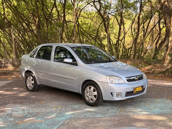 CORSA 1.4 MPFI Premium Sedan 8V