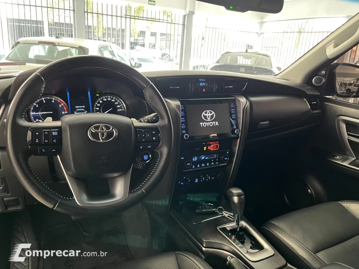 HILUX SW4 2.8 D-4d Turbo SRX 4X4