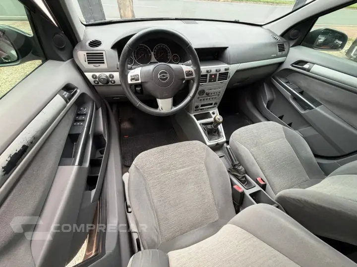 VECTRA 2.0 MPFI ELEGANCE 8V 140CV FLEX 4P MANUAL