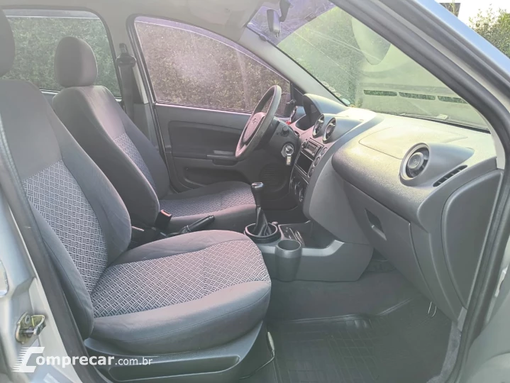 FIESTA 1.6 Rocam Sedan 8V
