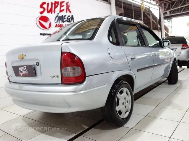 CLASSIC - 1.0 MPFI VHCE 8V 4P MANUAL