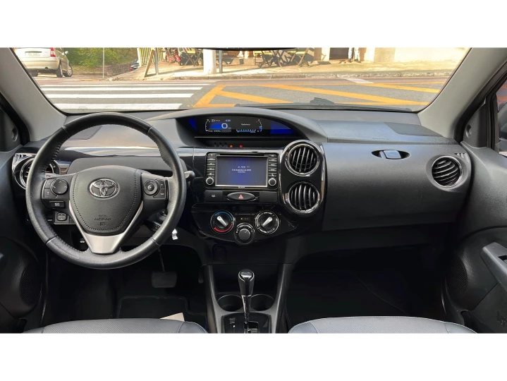 ETIOS 1.5 PLATINUM 16V FLEX 4P AUTOMÁTICO