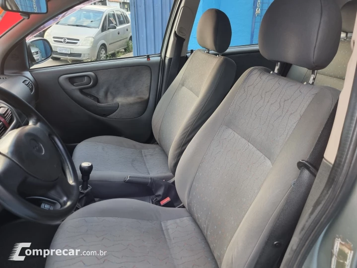CORSA 1.8 MPFI Maxx Sedan 8V