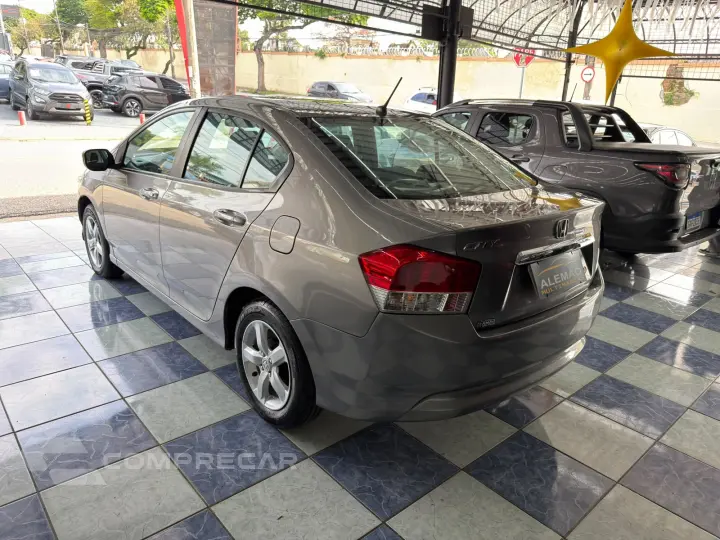CITY 1.5 DX Sedan 16V