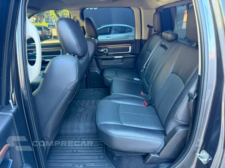 Classic 5.7 V8 Gasolina Laramie Night Edition Cd 4X4 Automát