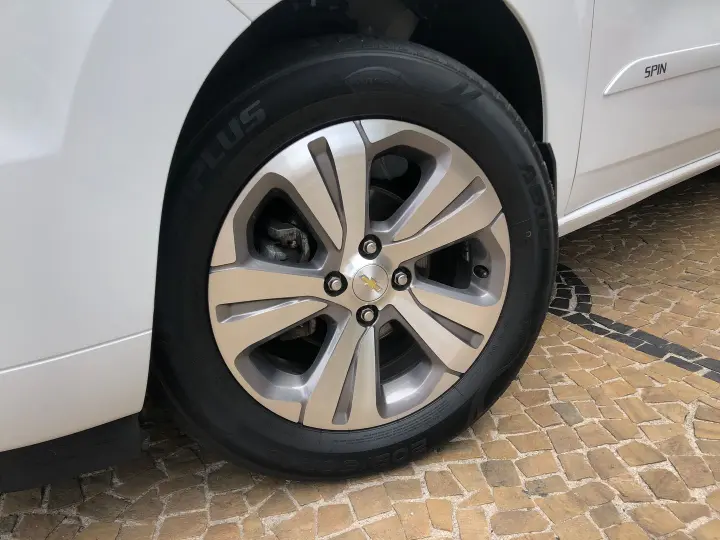 Spin 1.8 Premier 8V Flex 4P Automático