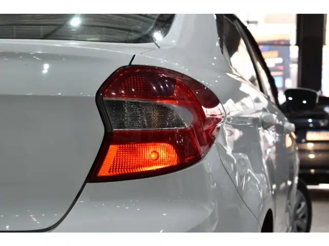 KA - 1.0 TI-VCT SE SEDAN MANUAL