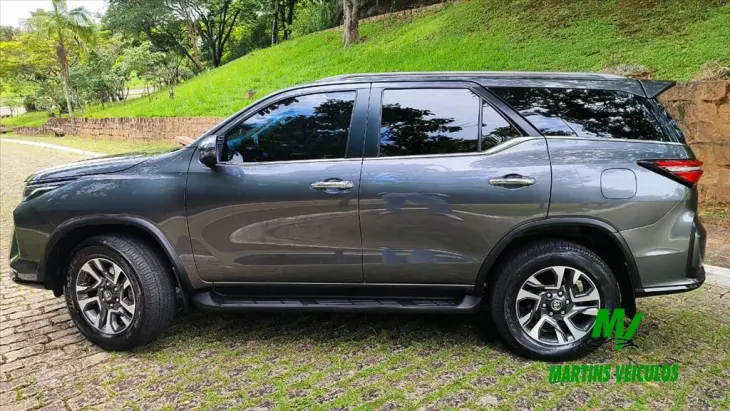 HILUX SW4 2.8 D-4D TURBO DIESEL SRX 4X4 AUTOMÁTICO