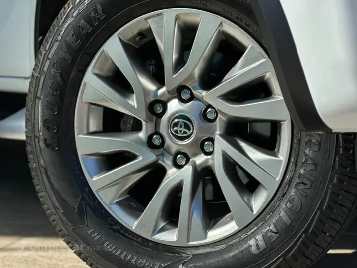 HILUX SW4 2.8 D-4D TURBO DIESEL SRX 7L 4X4 AUTOMÁTICO