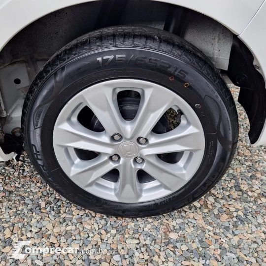 Fit 1.4 16V 4P LX FLEX