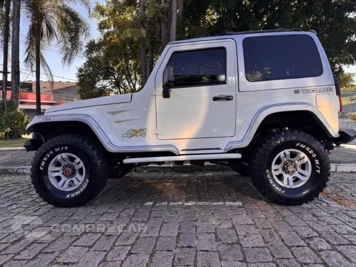T-4 4x4 3.0 TB Int. Cap. Rígida Diesel