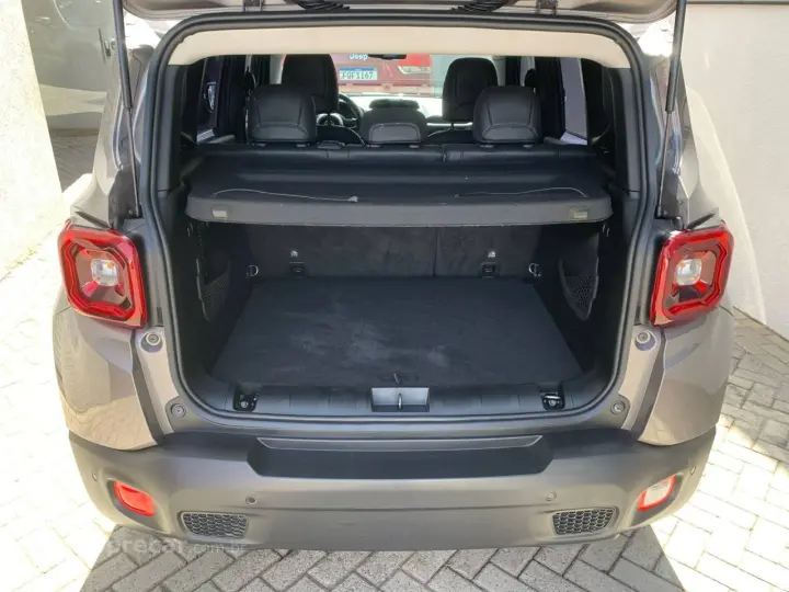 Renegade Limited 1.8 4x2 Flex 16V Aut.