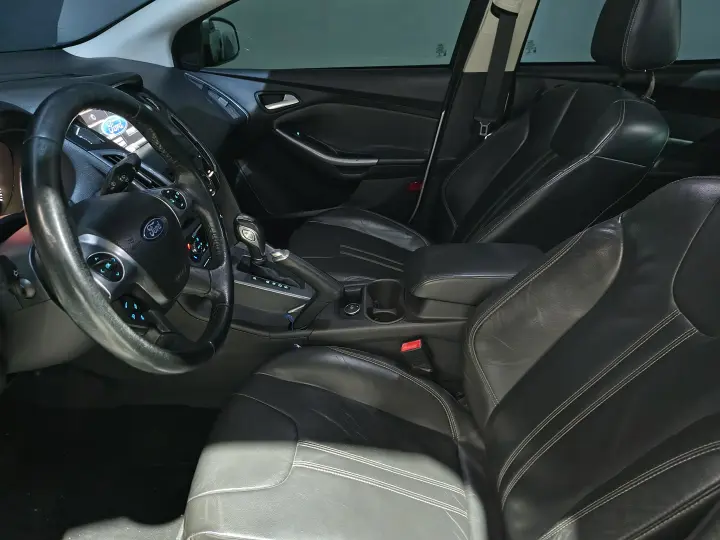 FOCUS 2.0 Titanium Sedan 16V