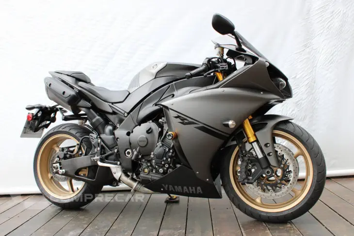 YAMAHA YZF R1