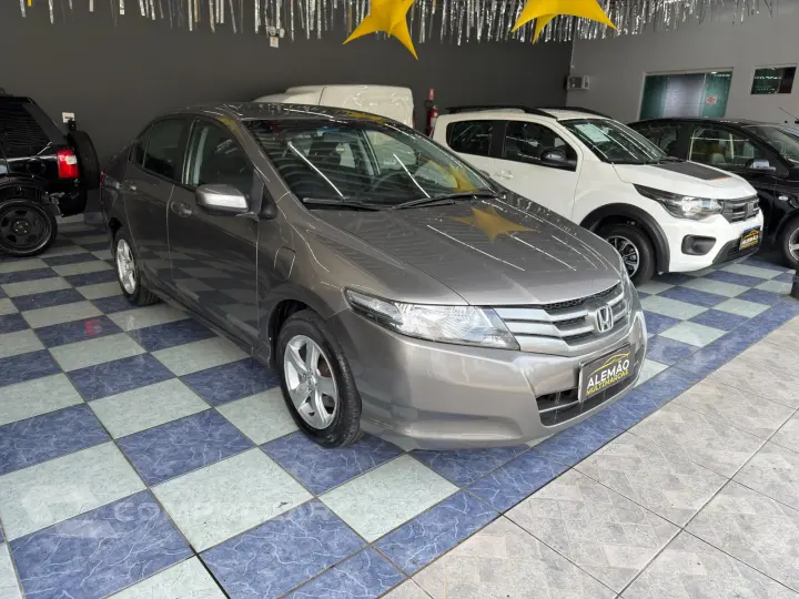 CITY 1.5 DX Sedan 16V