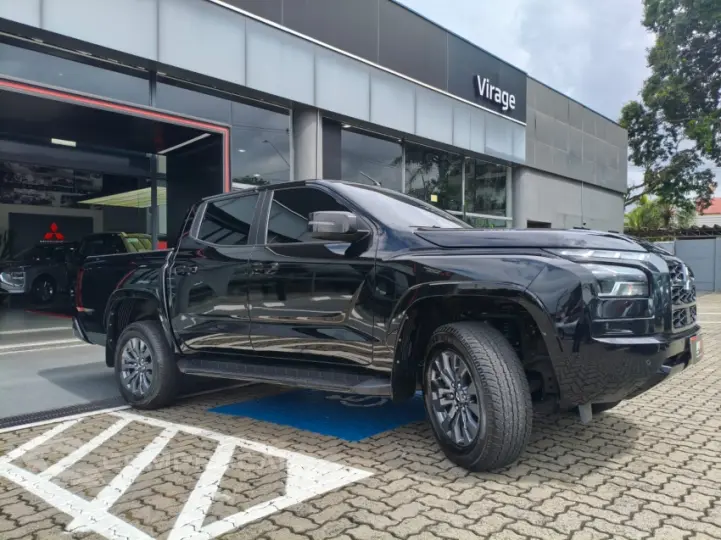 TRITON 2.4 Biturbo CD Hpe-s 4X4