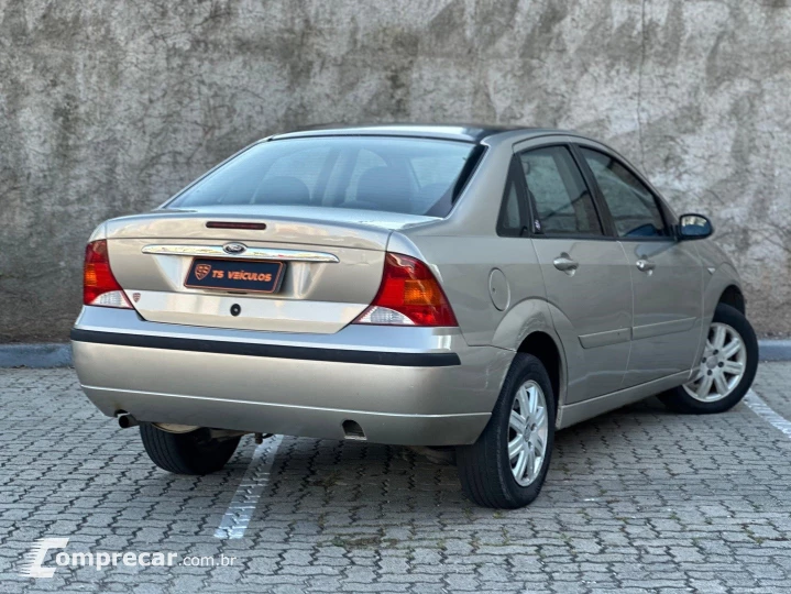 FOCUS 2.0 GHIA SEDAN 16V GASOLINA 4P MANUAL