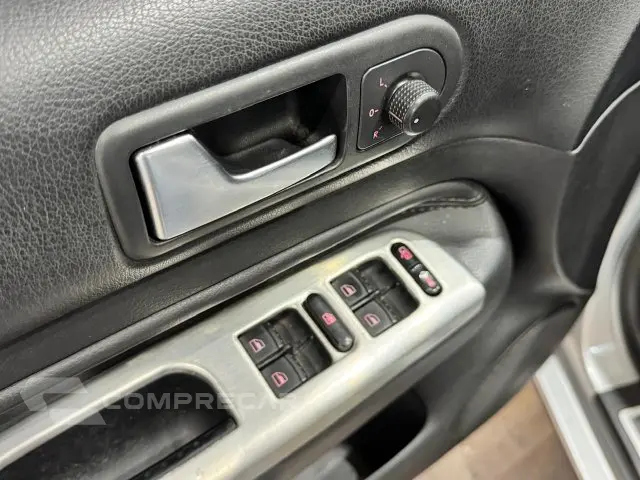 GOLF - 2.0 MI SPORTLINE 8V 4P TIPTRONIC