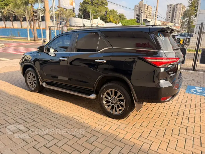 Hilux SW4 2.8 16V 4P SRX 4X4 7 LUGARES TURBO DIESEL AUTOMÁTI
