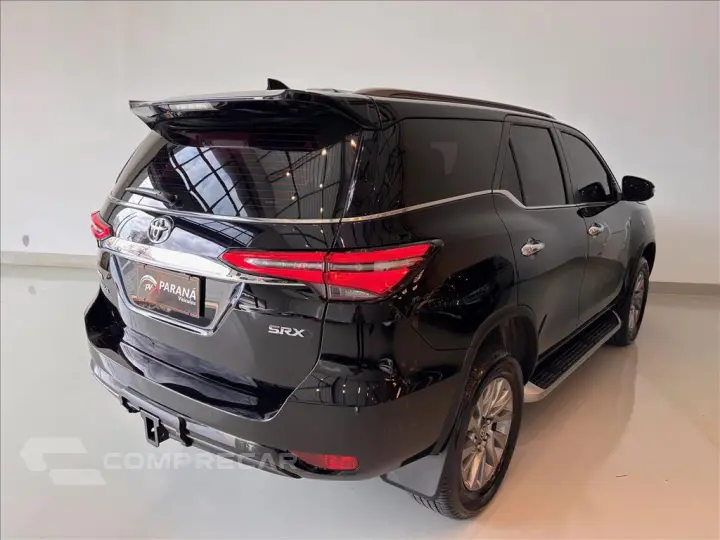 HILUX SW4 2.8 D-4D TURBO DIESEL SRX 7L 4X4 AUTOMÁ