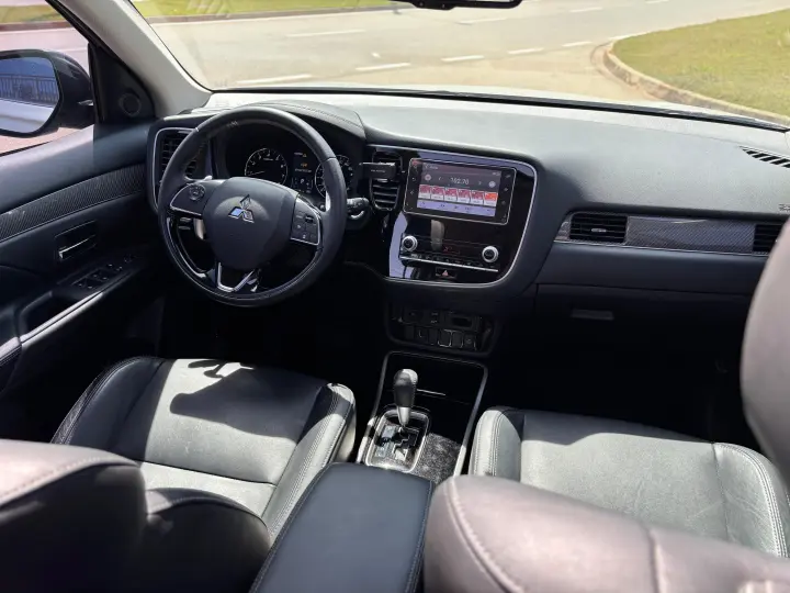 Outlander 3.0 HPE-S 4WD CVT