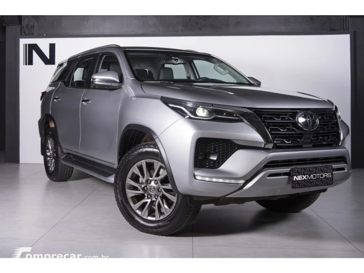 HILUX SW4 2.8 D-4D TURBO DIESEL SRX 7L 4X4 AUTOMÁTICO