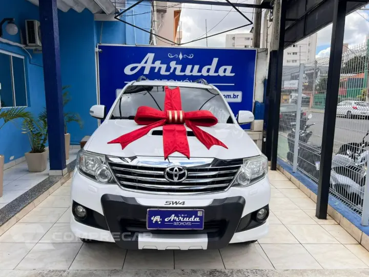 Hilux SW4 SRV D4-D 4x4 3.0 TDI Dies. Aut