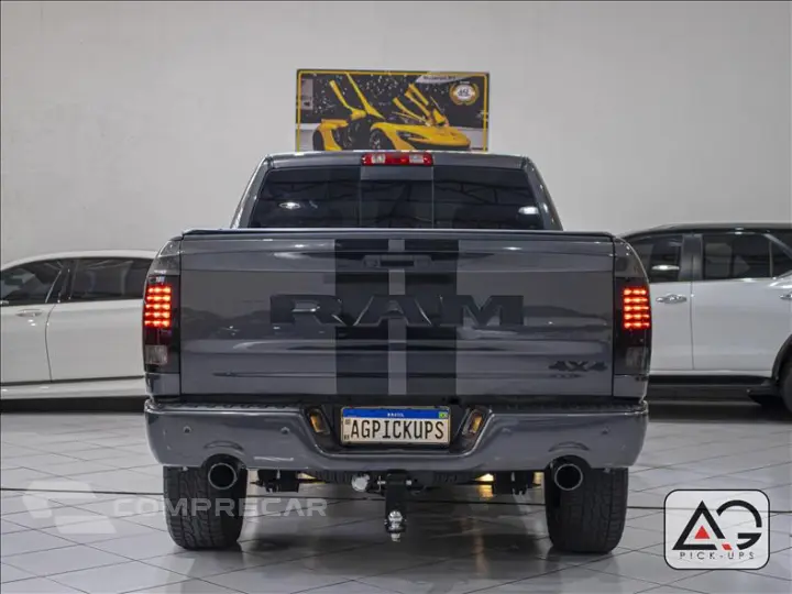 CLASSIC 5.7 V8 Laramie Night Edition CD 4X4