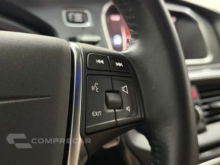 V40 2.0 T4 MOMENTUM GASOLINA 4P AUTOMÁTICO
