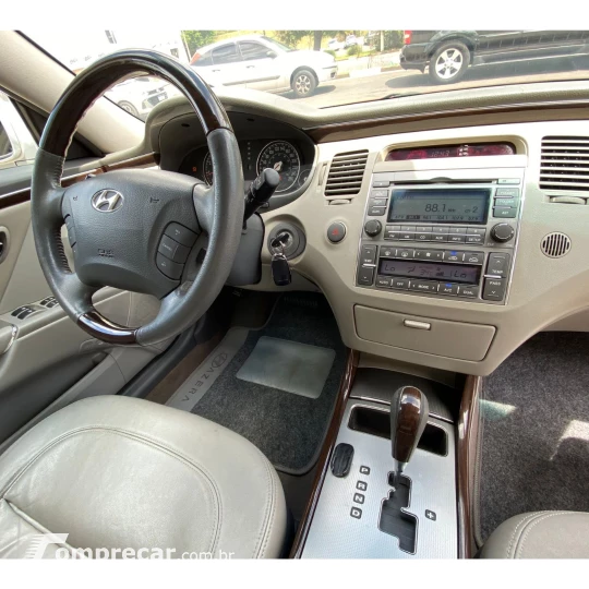 AZERA 3.3 MPFI GLS Sedan V6 24V
