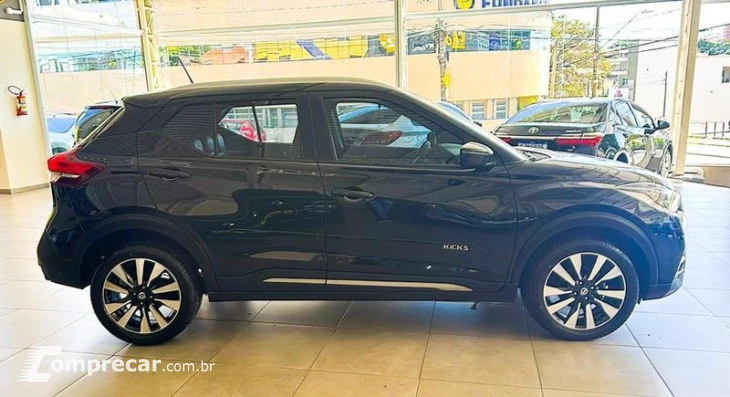 KICKS SV CVT