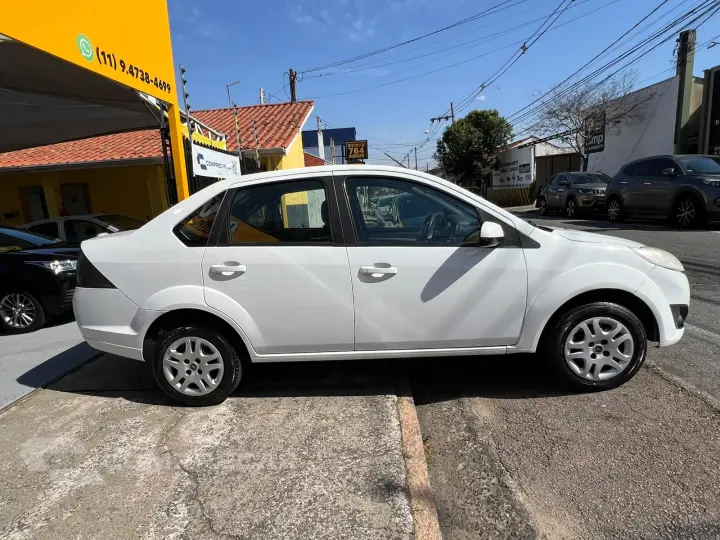 FIESTA 1.6 MPI Class Sedan 8V