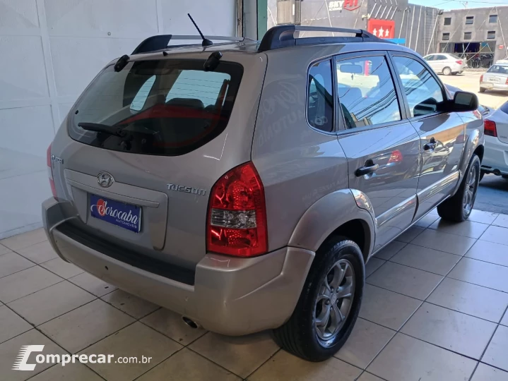 Tucson GL Automática