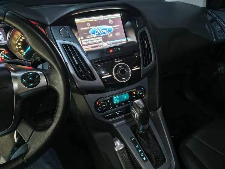 FOCUS 2.0 Titanium Sedan 16V