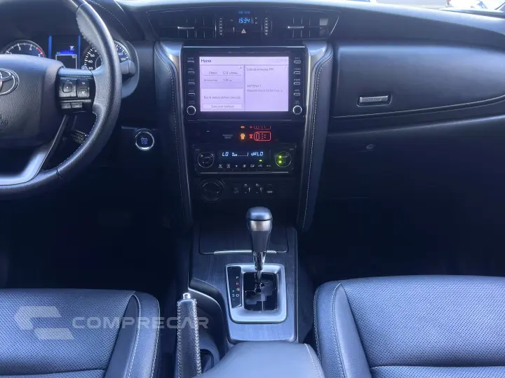 HILUX SW4 2.8 D-4D TURBO DIESEL SRX 7L 4X4 AUTOMÁTICO