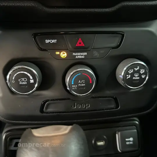 Renegade STD 1.8 4x2 Flex 16v Aut.